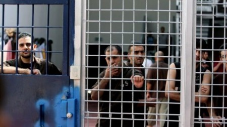 جمعية راصد تطالب الأسرة الدولية بحماية الأسرى في سجون الإحتلال