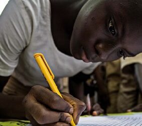 Escribe por los derechos: 2018: Carpeta de materiales de educación en derechos humanos para educadores/as